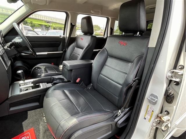 DODGE NITRO