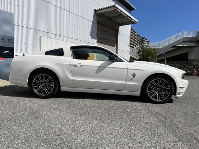 FORD MUSTANG