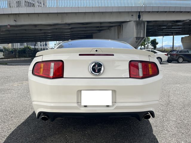 FORD MUSTANG