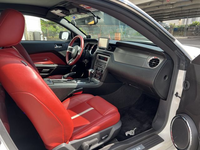 FORD MUSTANG