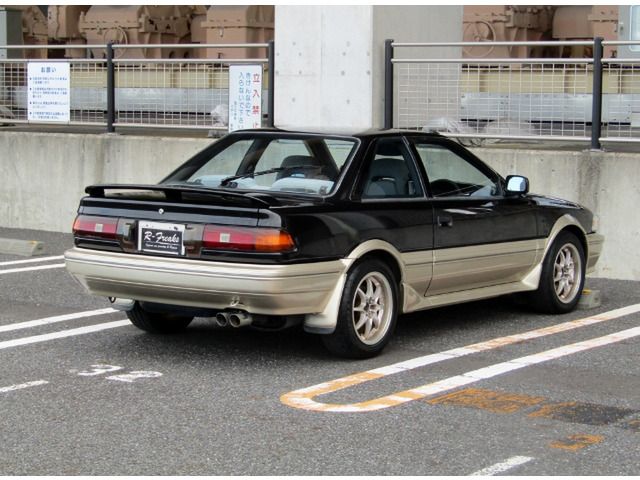 COROLLA LEVIN