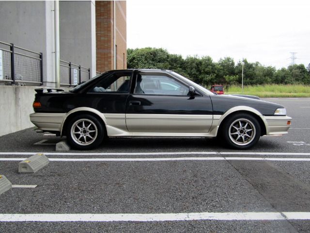 COROLLA LEVIN