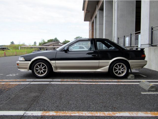 COROLLA LEVIN