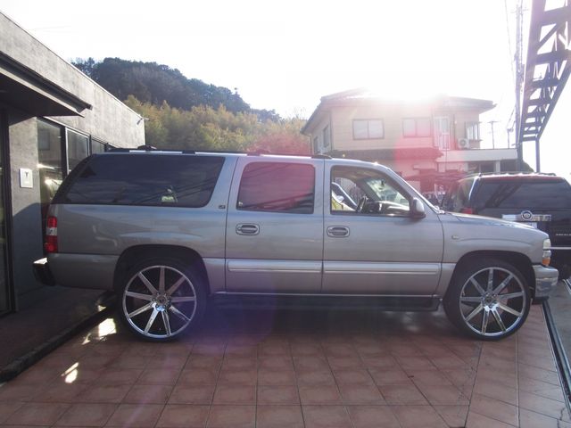 CHEVROLET SUBURBAN
