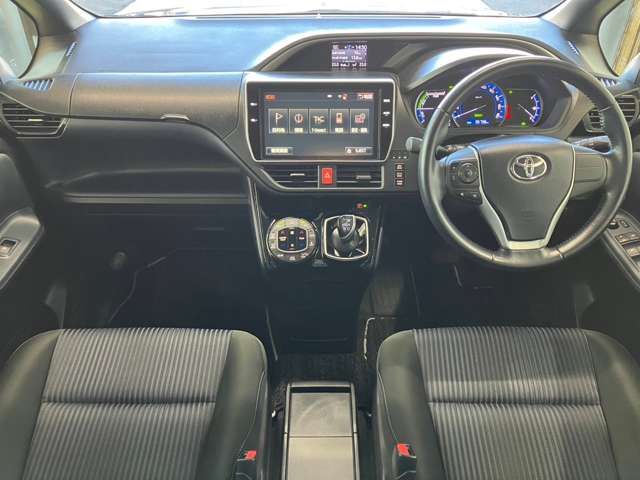 VOXY HYBRID