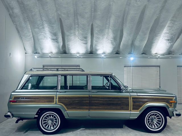 JEEP Grand Wagoneer