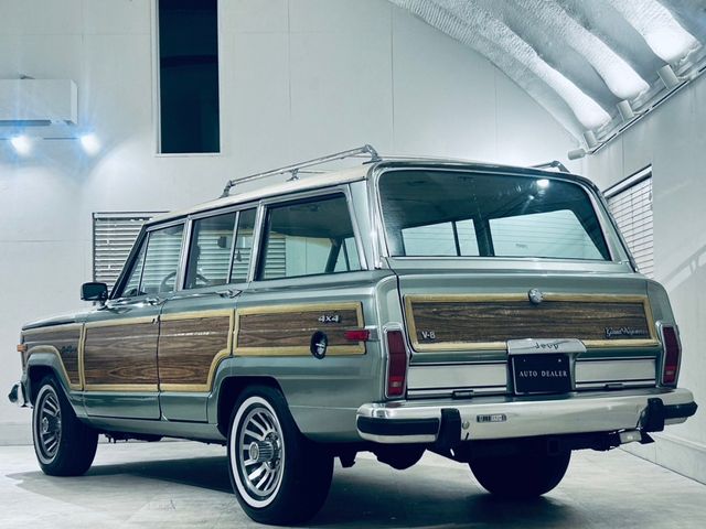 JEEP Grand Wagoneer
