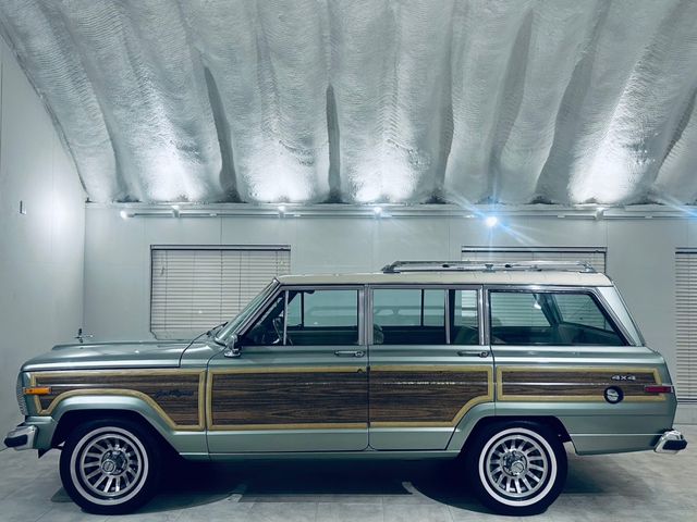 JEEP Grand Wagoneer