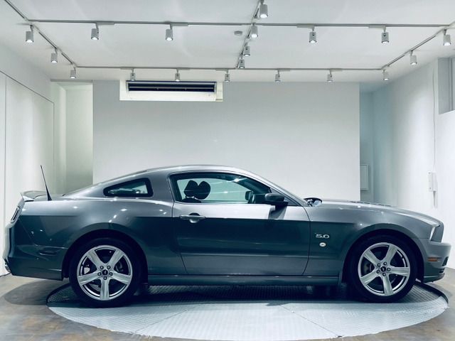 FORD MUSTANG