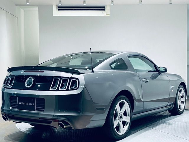 FORD MUSTANG