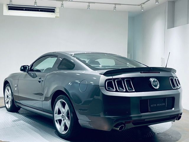 FORD MUSTANG