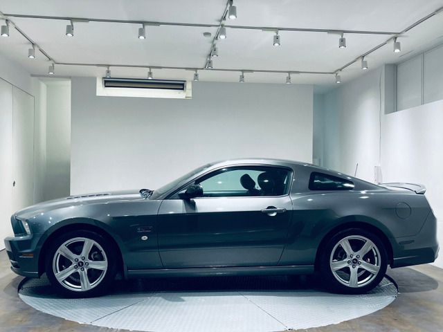 FORD MUSTANG
