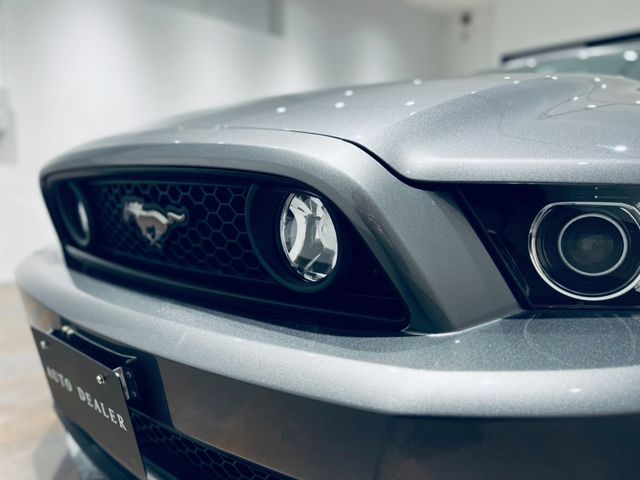 FORD MUSTANG