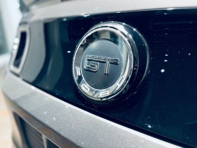 FORD MUSTANG