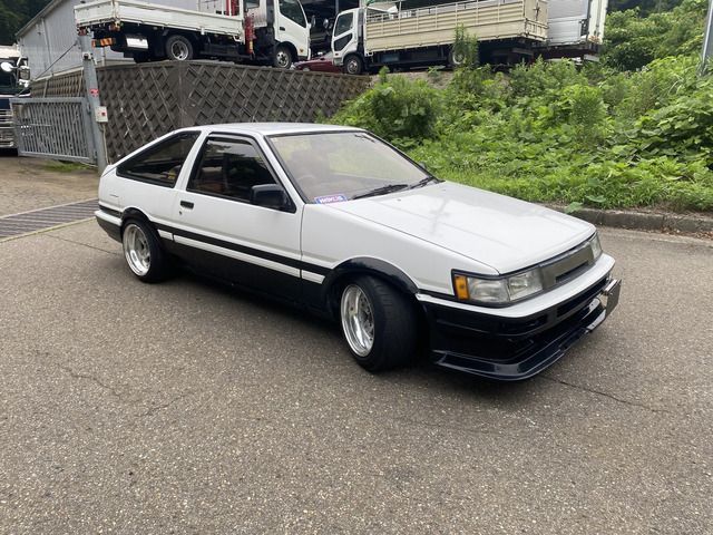COROLLA LEVIN