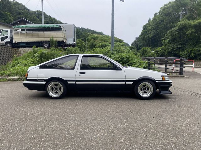 COROLLA LEVIN