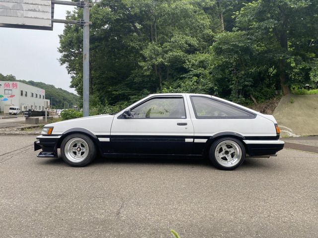 COROLLA LEVIN