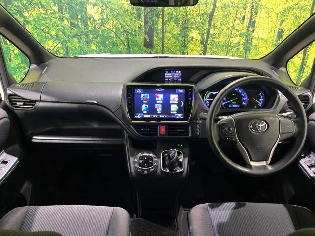 VOXY HYBRID