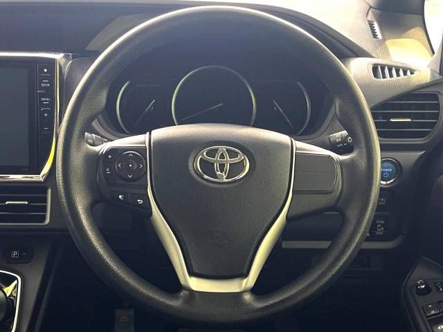 VOXY HYBRID
