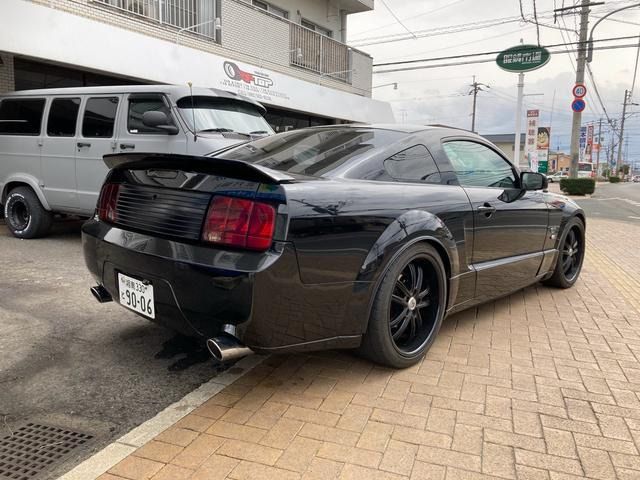 FORD MUSTANG
