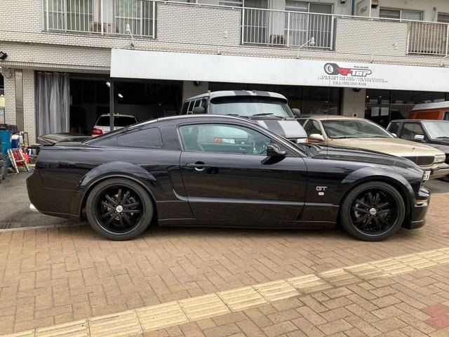 FORD MUSTANG