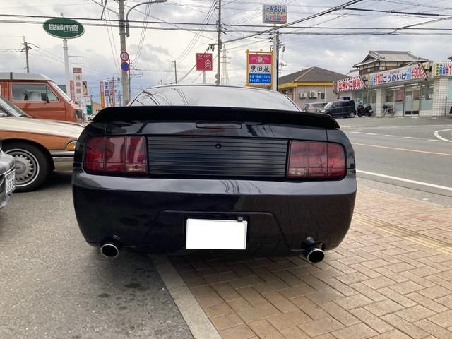 FORD MUSTANG