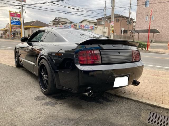 FORD MUSTANG