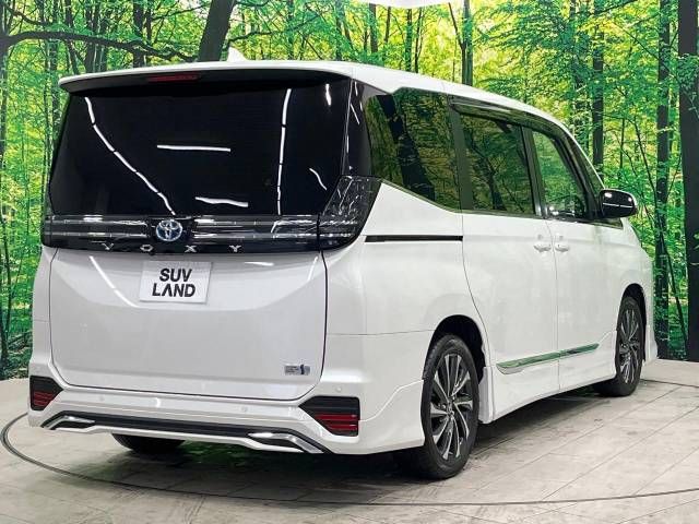 VOXY HYBRID